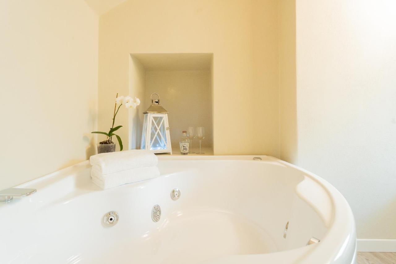 Romantic Escape City Centre With Jacuzzi & Parking By Rent All Como Dış mekan fotoğraf