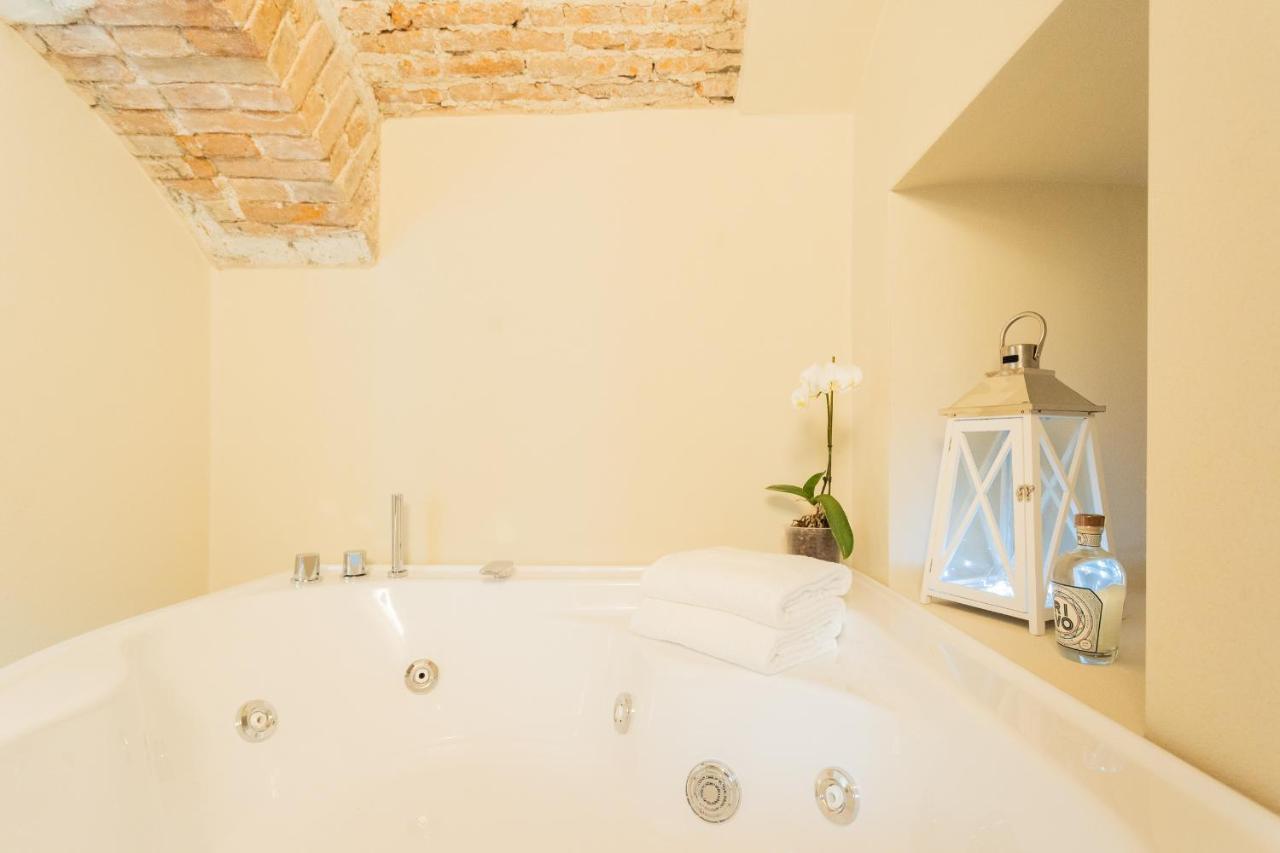 Romantic Escape City Centre With Jacuzzi & Parking By Rent All Como Dış mekan fotoğraf