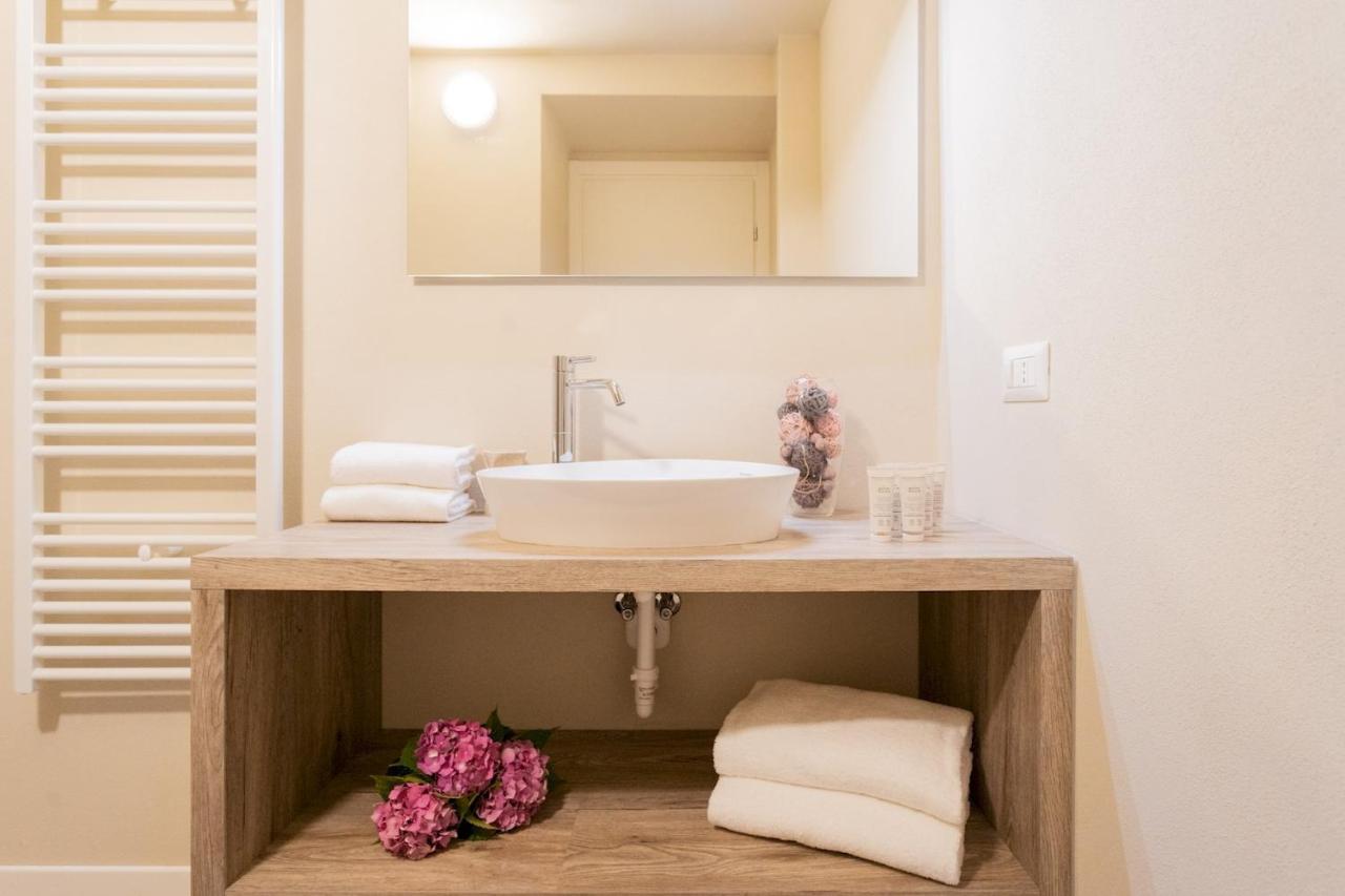Romantic Escape City Centre With Jacuzzi & Parking By Rent All Como Dış mekan fotoğraf
