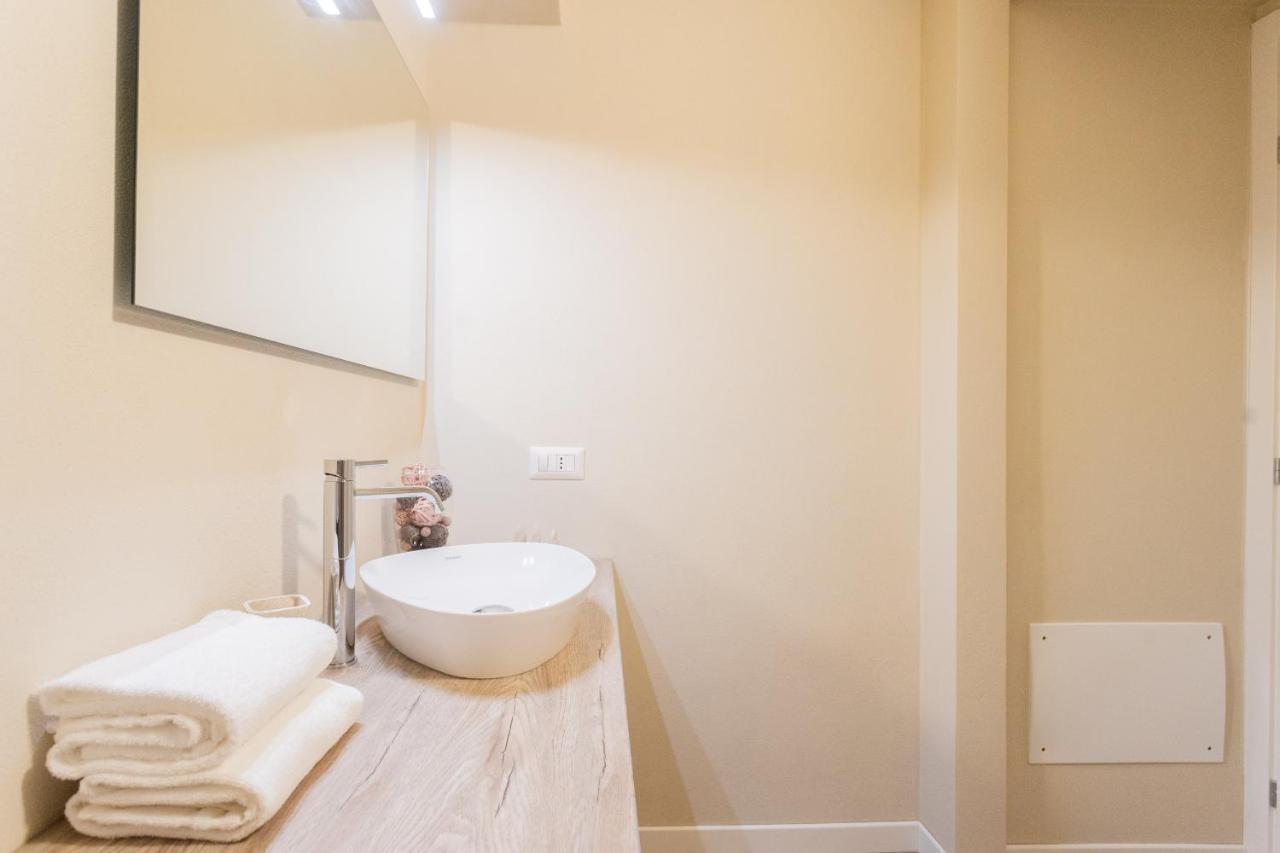 Romantic Escape City Centre With Jacuzzi & Parking By Rent All Como Dış mekan fotoğraf